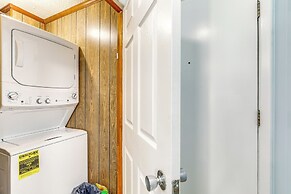 1 Mi to Barefoot Landing: Condo w/ Pool Access!