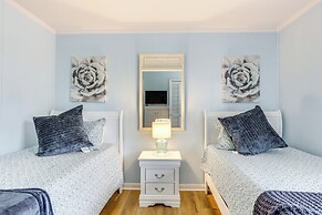 1 Mi to Barefoot Landing: Condo w/ Pool Access!