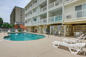 1 Mi to Barefoot Landing: Condo w/ Pool Access!