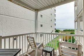 1 Mi to Barefoot Landing: Condo w/ Pool Access!