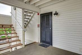 1 Mi to Barefoot Landing: Condo w/ Pool Access!