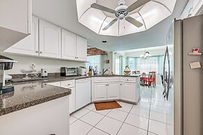 9 Mi to Beach: Punta Gorda Home w/ Screened Lanai