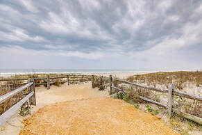 Steps to Surf City Beach: Pet-friendly Cottage!
