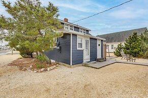 Walk to Bay & Ocean: Pet-friendly Surf City Apt