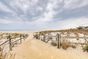 Walk to Bay & Ocean: Pet-friendly Surf City Apt