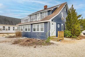 Walk to Bay & Ocean: Pet-friendly Surf City Apt