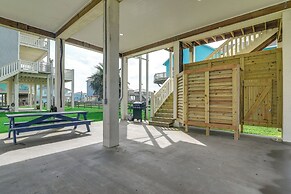 Walk to Coast: Crystal Beach Gem w/ Deck & Views