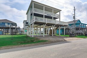Walk to Coast: Crystal Beach Gem w/ Deck & Views
