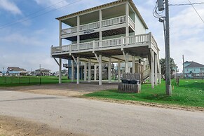 Walk to Coast: Crystal Beach Gem w/ Deck & Views