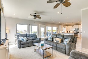 Walk to Coast: Crystal Beach Gem w/ Deck & Views