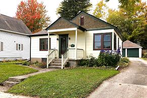 Cozy Cedarburg House - Walk to Historic Downtown!
