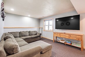 Boat Dock & Furnished Deck: Northwoods Lake House