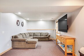 Boat Dock & Furnished Deck: Northwoods Lake House