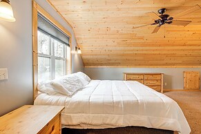 Boat Dock & Furnished Deck: Northwoods Lake House