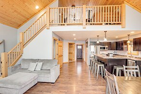 Boat Dock & Furnished Deck: Northwoods Lake House