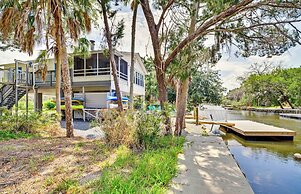 Outdoor Oasis: Canal-front Home in Crystal River