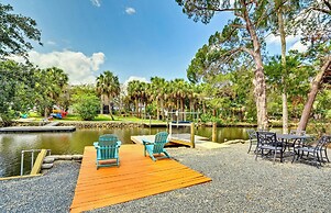 Outdoor Oasis: Canal-front Home in Crystal River