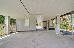 Outdoor Oasis: Canal-front Home in Crystal River