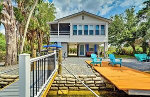 Outdoor Oasis: Canal-front Home in Crystal River