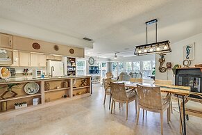 Outdoor Oasis: Canal-front Home in Crystal River