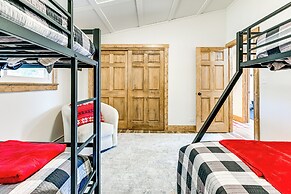 Family-friendly Lakefront Retreat in Tomahawk!