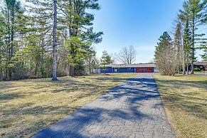 Family-friendly Lakefront Retreat in Tomahawk!