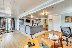 Lakefront Paradise w/ Private Dock in Lexington