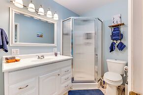 Lakefront Paradise w/ Private Dock in Lexington