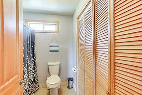 < 1 Mi to Lake Almanor: Home w/ Furnished Decks!