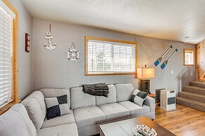 < 1 Mi to Lake Almanor: Home w/ Furnished Decks!