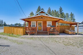 < 1 Mi to Lake Almanor: Home w/ Furnished Decks!