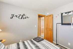 < 1 Mi to Lake Almanor: Home w/ Furnished Decks!