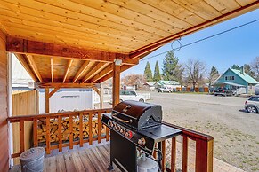 < 1 Mi to Lake Almanor: Home w/ Furnished Decks!