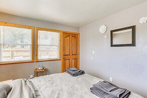< 1 Mi to Lake Almanor: Home w/ Furnished Decks!