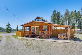 < 1 Mi to Lake Almanor: Home w/ Furnished Decks!