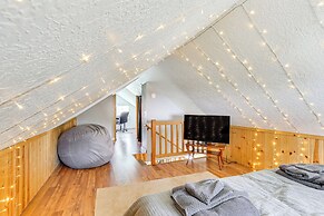 < 1 Mi to Lake Almanor: Home w/ Furnished Decks!