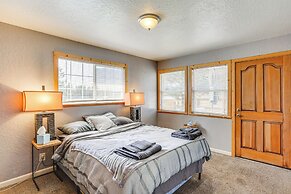 < 1 Mi to Lake Almanor: Home w/ Furnished Decks!