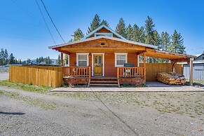 < 1 Mi to Lake Almanor: Home w/ Furnished Decks!