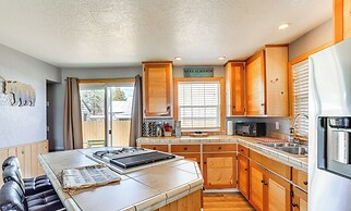 < 1 Mi to Lake Almanor: Home w/ Furnished Decks!