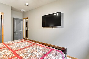 Game Room & Hot Tub: Spacious Retreat in Hollister