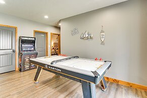 Game Room & Hot Tub: Spacious Retreat in Hollister
