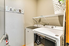Game Room & Hot Tub: Spacious Retreat in Hollister