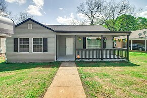6 Mi to Crowders Mountain: Peaceful Home w/ Porch