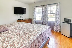 6 Mi to Crowders Mountain: Peaceful Home w/ Porch