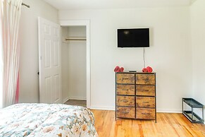 6 Mi to Crowders Mountain: Peaceful Home w/ Porch