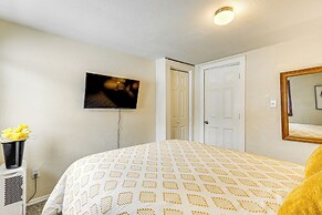 1 Mi to Mountain Loop Highway: Cozy Home w/ Yard!