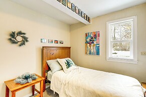 1 Mi to Mountain Loop Highway: Cozy Home w/ Yard!