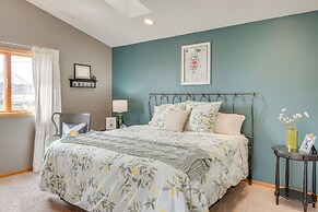 Tennis Court & Deck: Pet-friendly Charles City Gem