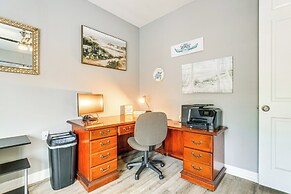 WFH Friendly, Pool Access: Houston Townhome!