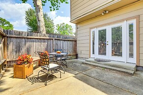 WFH Friendly, Pool Access: Houston Townhome!